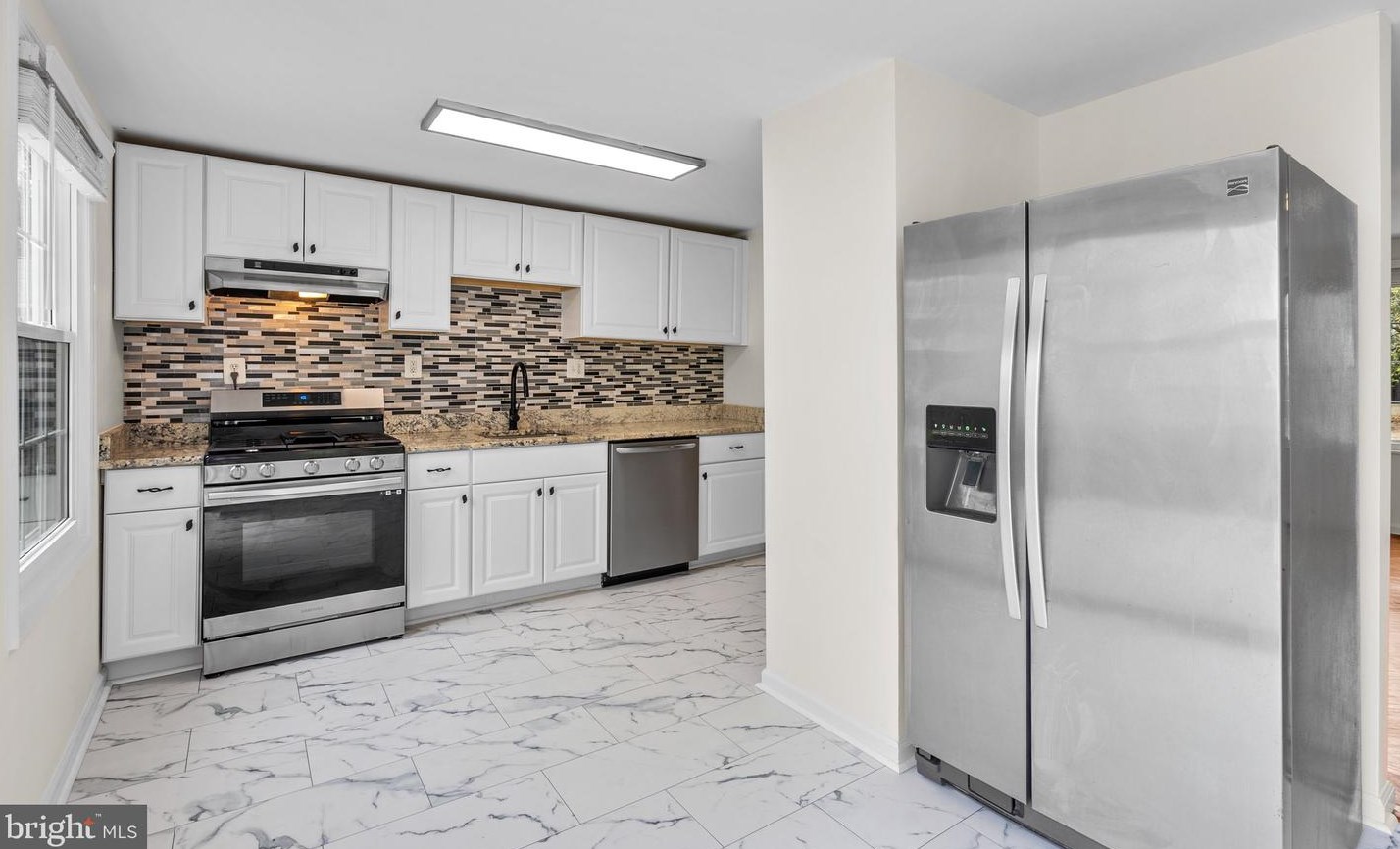 704 N Argonne Ave, Sterling, VA 20164