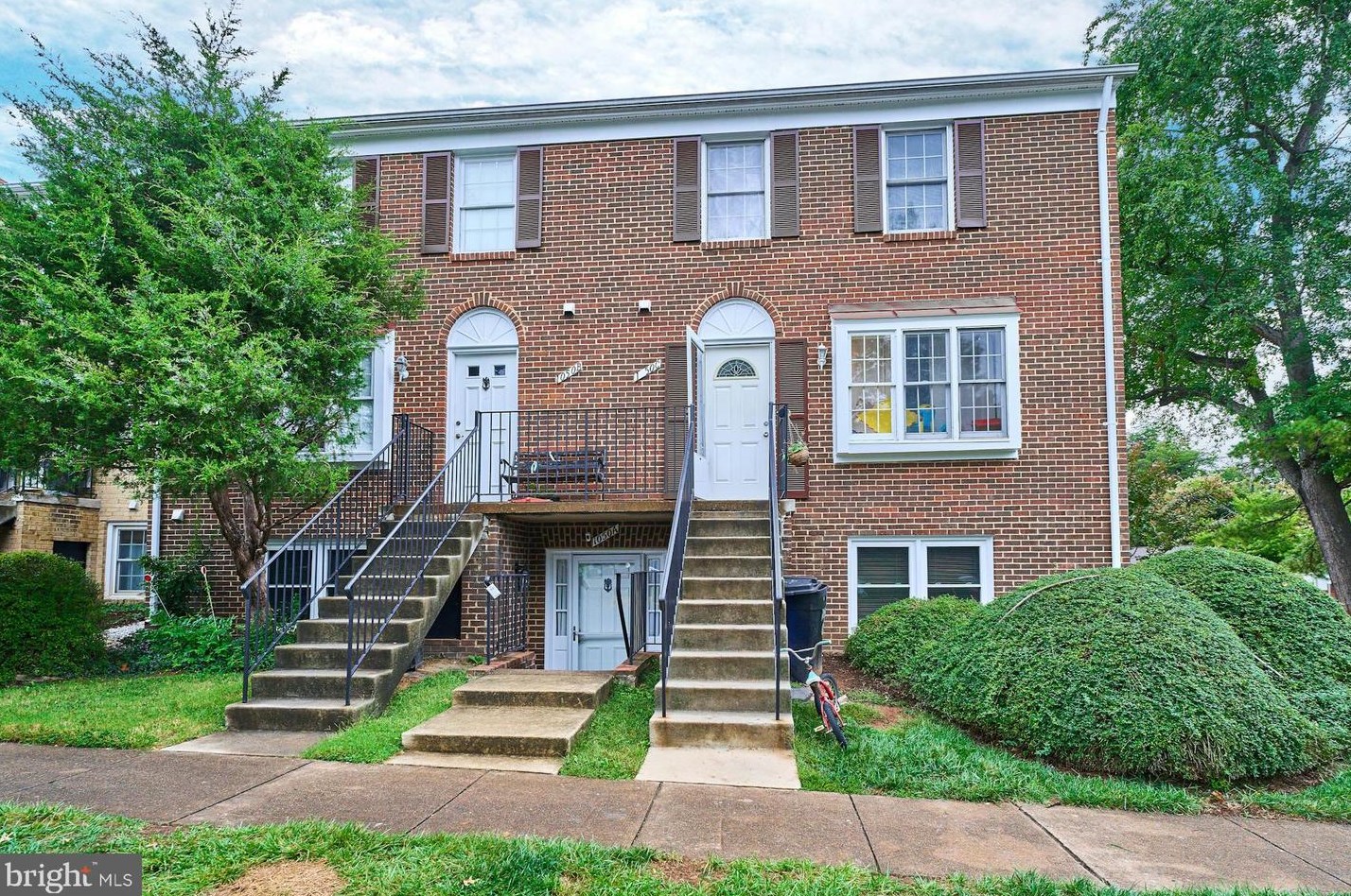 1050 Brixton Ct, Sterling, VA 20164