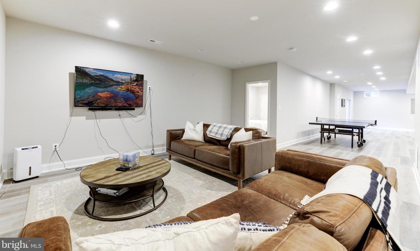 20234 Kentucky Oaks Ct, Ashburn VA 20147-3167 exterior