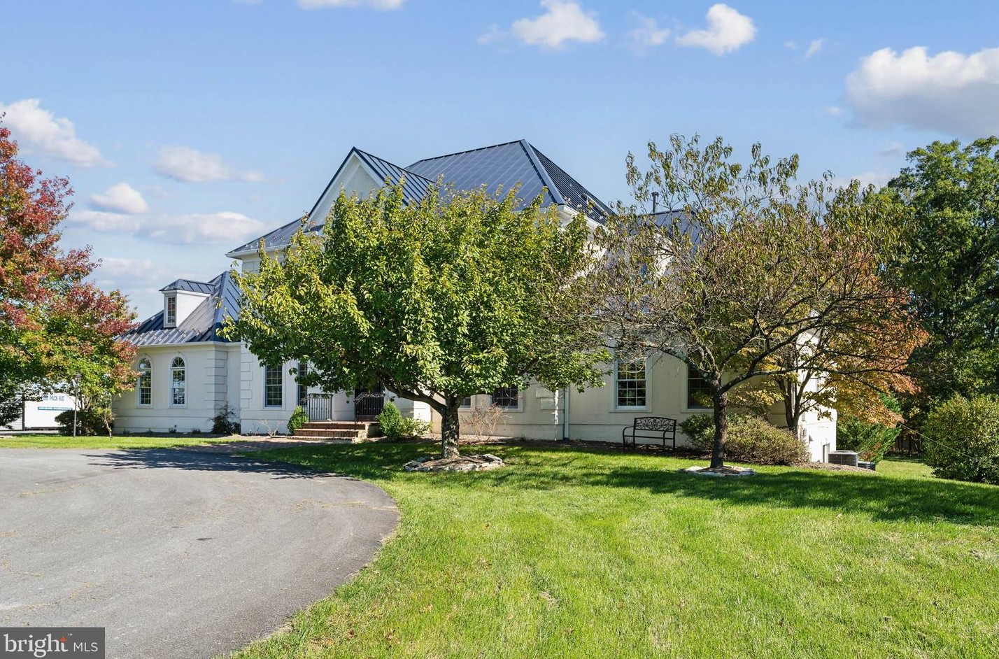 20104 Woodtrail Rd, Round Hill, VA 20141-1943