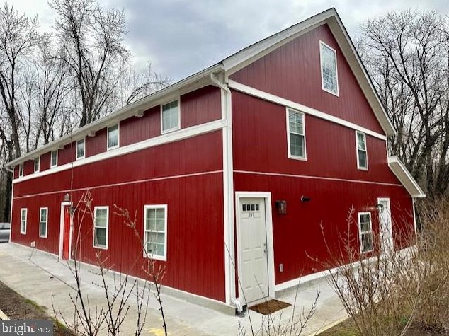 19 N Bridge St, Round Hill, VA 20141