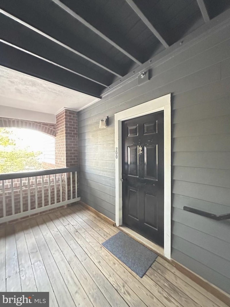 20285 Beechwood Ter, Ashburn, VA 20147-2718