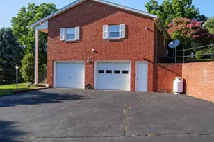 17152 Bridge View Ct, Paeonian Springs, VA 20129 - Photo 10
