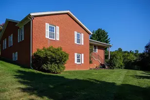 17152 Bridge View Ct, Paeonian Springs, VA 20129 - Photo 2