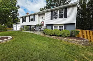 229 Applegate Dr, Sterling, VA 20164 - Photo 2