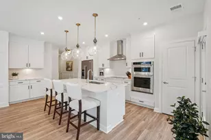 21630 Hawksbill High Cir, Sterling, VA 20164 - Photo 4