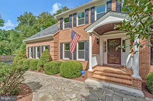 116 Lake Dr, Sterling, VA 20164 - Photo 2