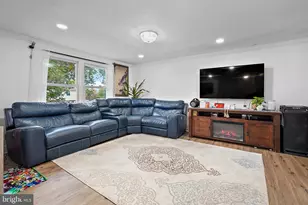 102 N Garfield Rd, Sterling, VA 20164 - Photo 10