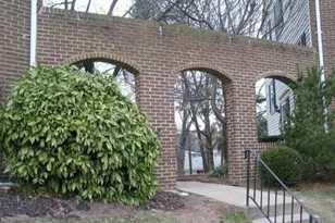 1034 Salisbury Ct, Sterling, VA 20164 - Photo 2