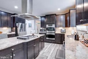 25184 Crested Wheat Dr, Aldie, VA 20105 - Photo 2