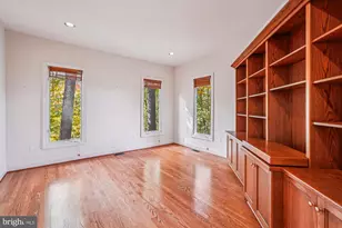 308 Sinegar Pl, Potomac Falls, VA 20165 - Photo 28