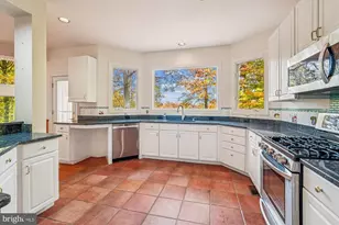 308 Sinegar Pl, Potomac Falls, VA 20165 - Photo 46