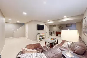 126 Lake Dr, Sterling, VA 20164 - Photo 62