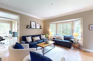 126 Lake Dr, Sterling, VA 20164 - Photo 6