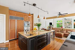 11308 Stonehouse Pl, Potomac Falls, VA 20165 - Photo 18