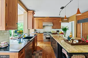 11308 Stonehouse Pl, Potomac Falls, VA 20165 - Photo 16