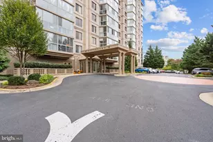 19385 Cypress Ridge Terrace, Leesburg, VA 20176 - Photo 2