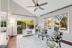 126 Hillsdale Dr, Sterling, VA 20164 - Photo 8