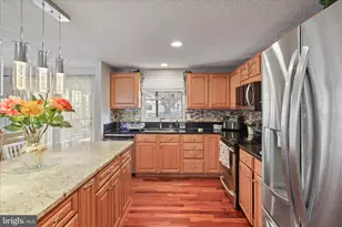 207 N Laura Anne Dr, Sterling, VA 20164 - Photo 12