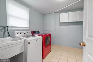 207 N Laura Anne Dr, Sterling, VA 20164 - Photo 34