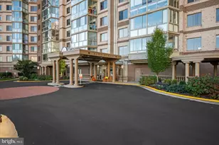 19375 Cypress Ridge Terrace, Leesburg, VA 20176 - Photo 30