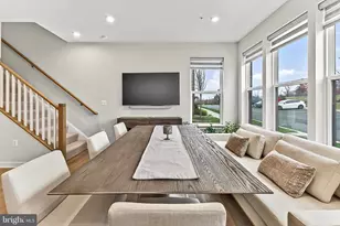 20328 Newfoundland Sq, Ashburn, VA 20147 - Photo 12