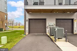 20328 Newfoundland Sq, Ashburn, VA 20147 - Photo 44