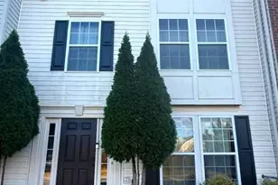 42999 Edgewater St, Chantilly, VA 20152 - Photo 2