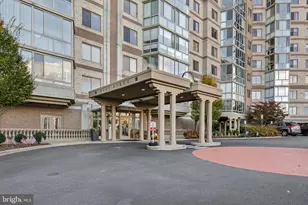 19375 Cypress Ridge Terrace, Leesburg, VA 20176 - Photo 4