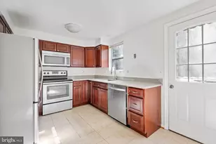 31 Palmer Ct, Sterling, VA 20165 - Photo 6