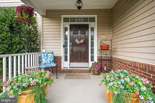 24469 Island Pool Ct, Aldie, VA 20105 - Photo 2