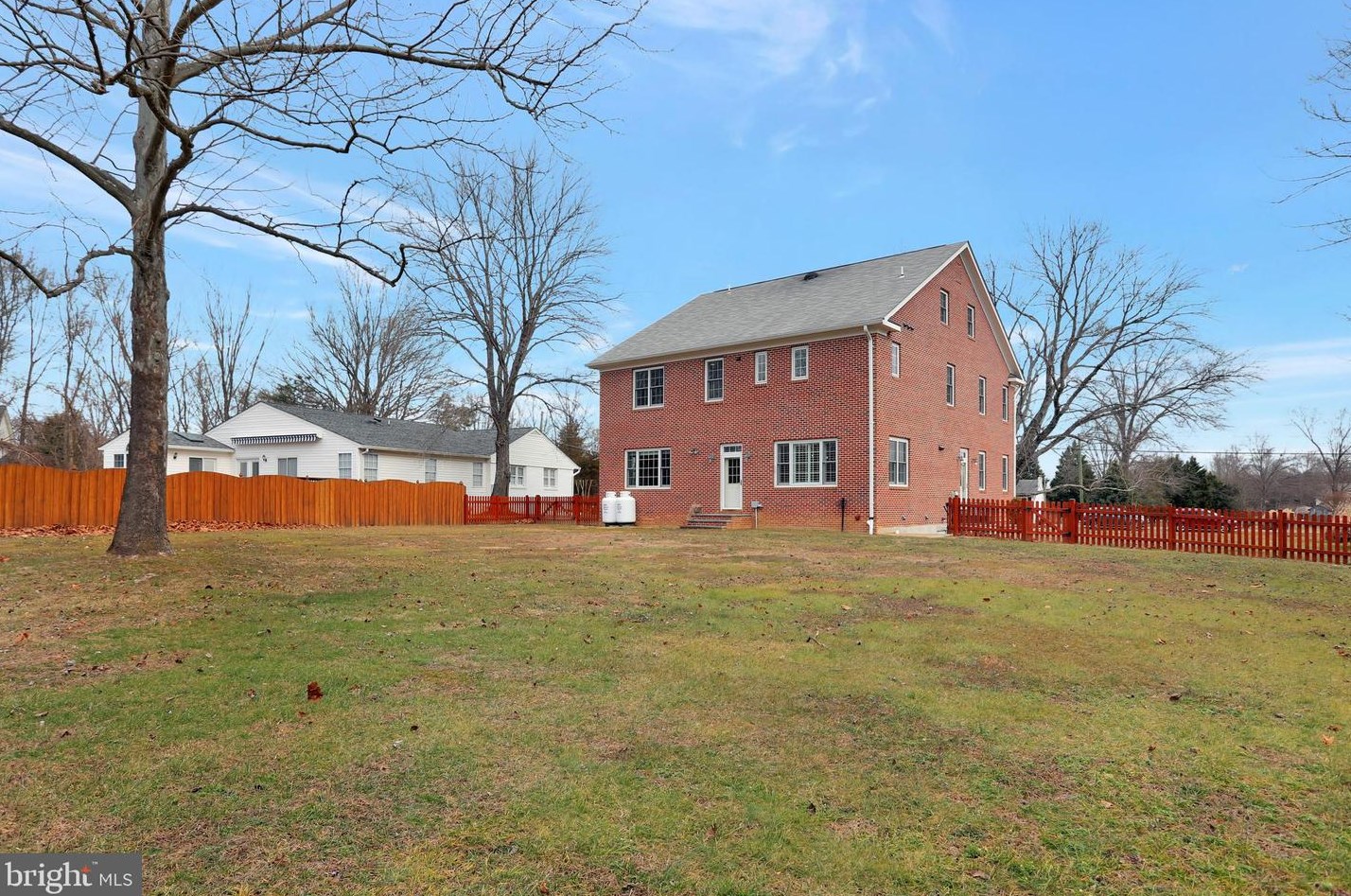 20131 Dairy Ln, Dulles, VA 20165-2538