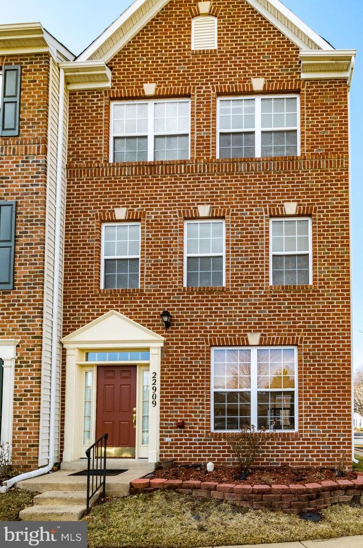 22909 Adelphi Ter, Dulles, VA 20166-4334