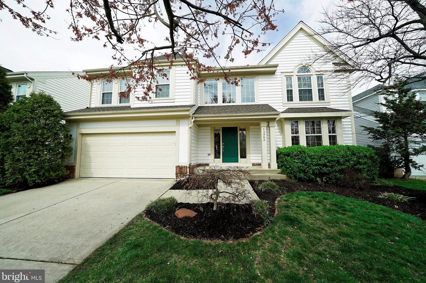 43982 Needmore Ct, Ashburn, VA 20147-3817