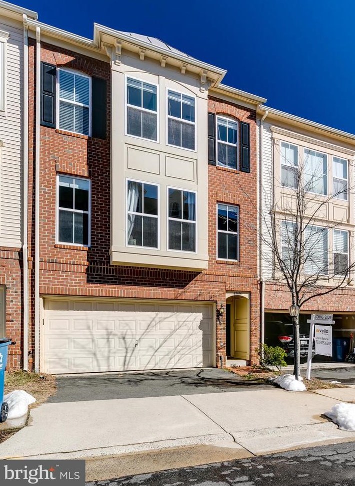42466 Regal Wood Dr, Ashburn, VA 20148-5626
