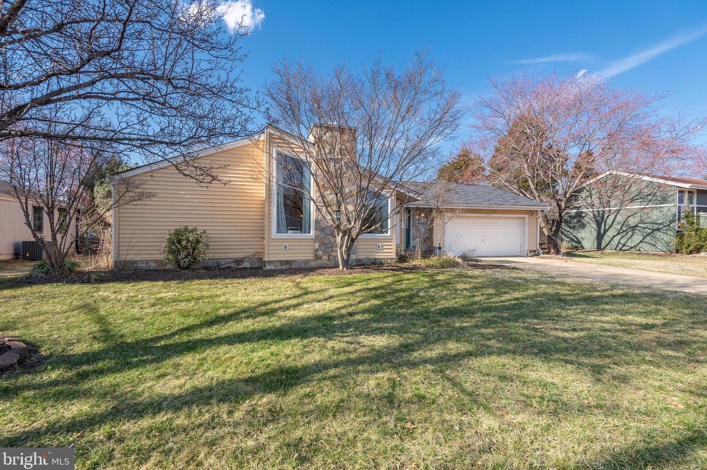 170 Magnolia Rd, Dulles, VA 20164-5308