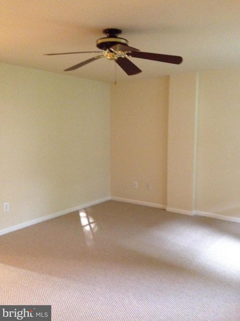 20577 Banbury Sq, Dulles VA  20165-7551 exterior