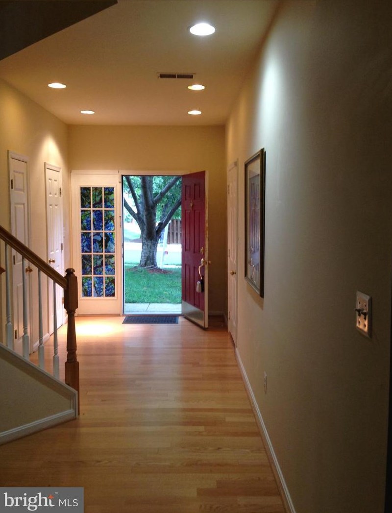 20577 Banbury Sq, Dulles VA  20165-7551 exterior