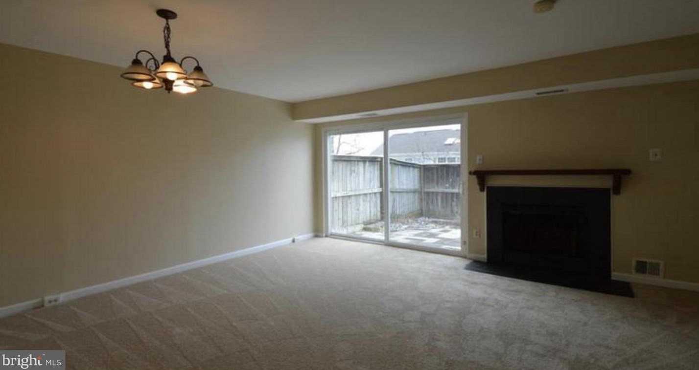 22 Essex Sq, Dulles VA  20164-3226 exterior