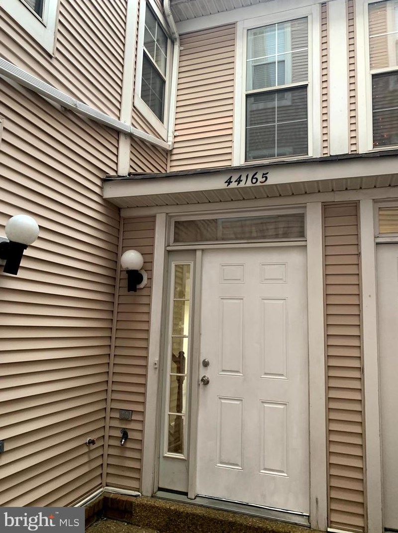 44165 Mossy Brook Sq, Ashburn, VA 20147-3350