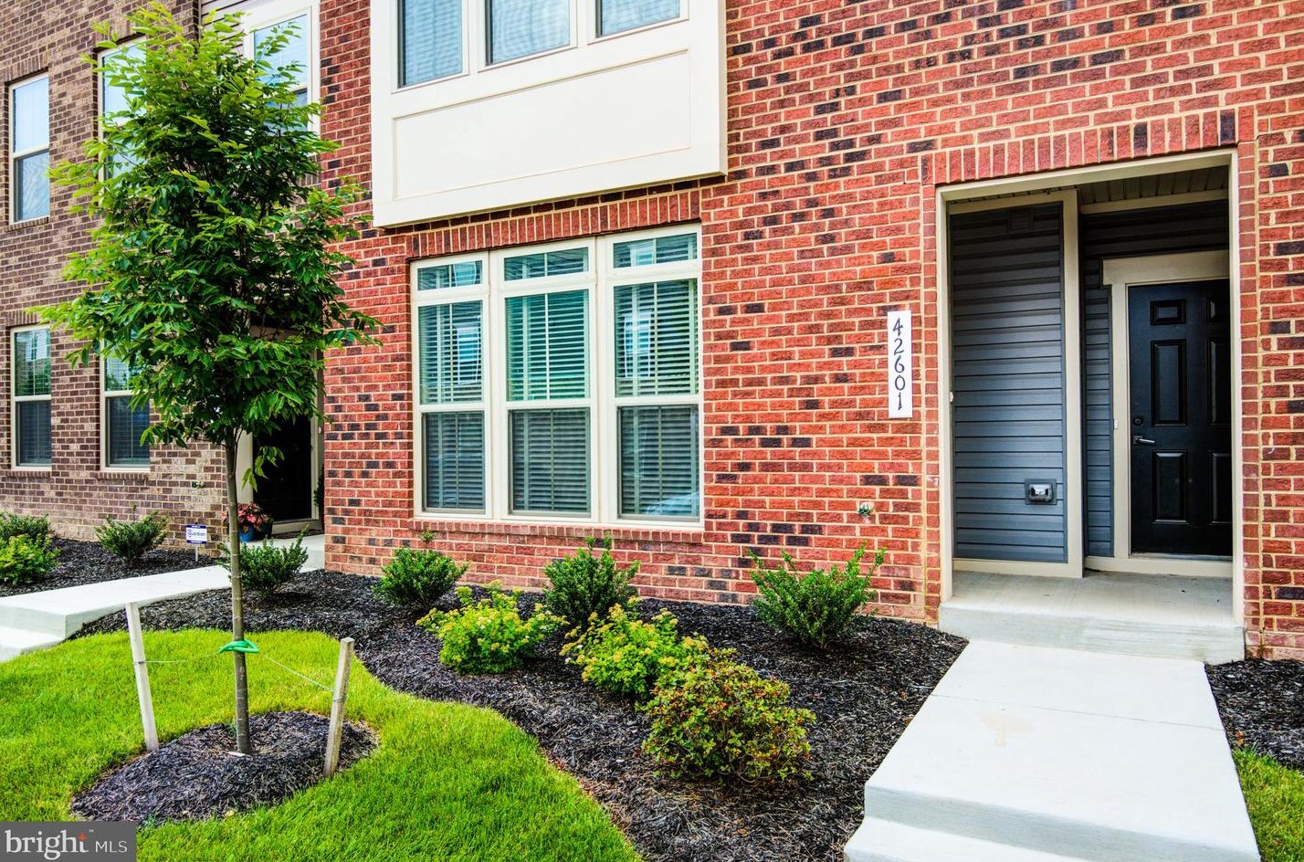 42601 Burbank Ter, Dulles, VA 20166-2690