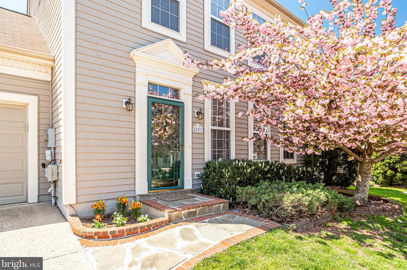 43271 Rush Run Ter, Ashburn, VA 20147-3746