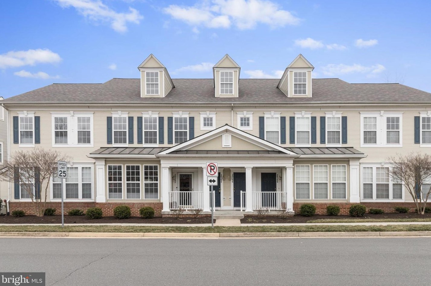 20294 Nightwatch St, Ashburn, VA 20147-7422
