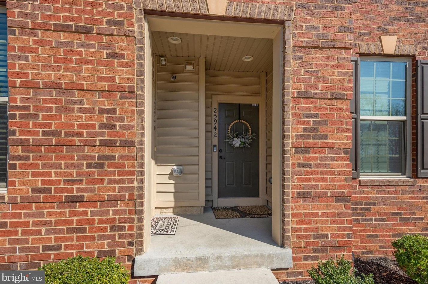 25942 Racing Sun Dr, Stone Ridge, VA 20105
