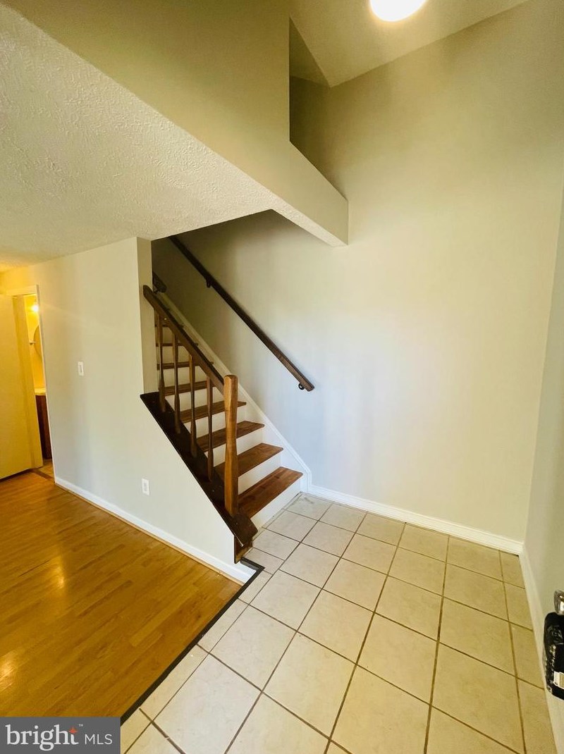 1005 Warwick Ct, Dulles, VA 20164