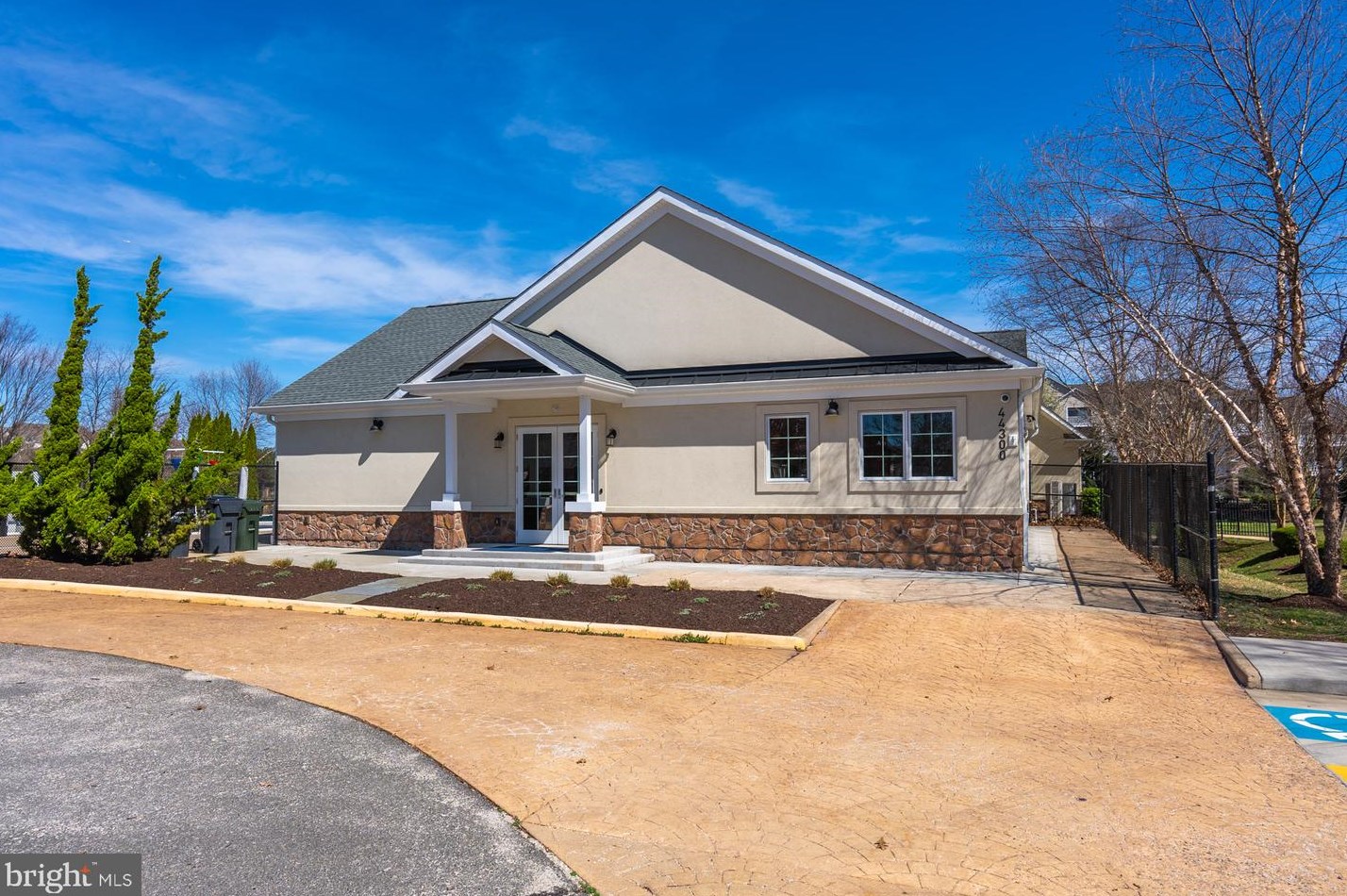 44197 Navajo Dr, Ashburn, VA 20147-3387
