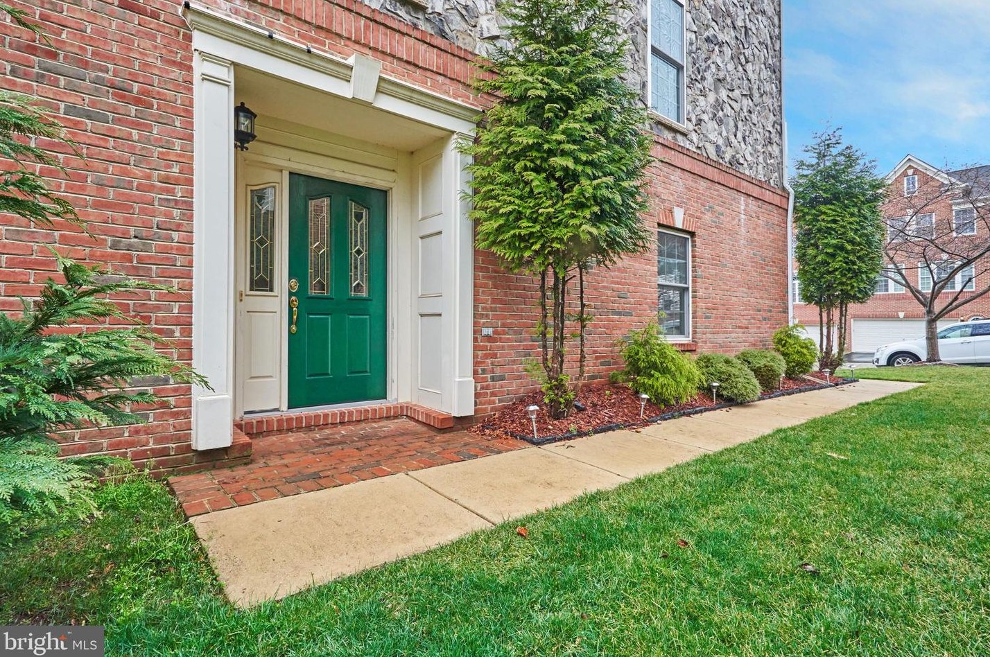 47569 Royal Burnham Ter, Dulles VA  20165-5188 exterior