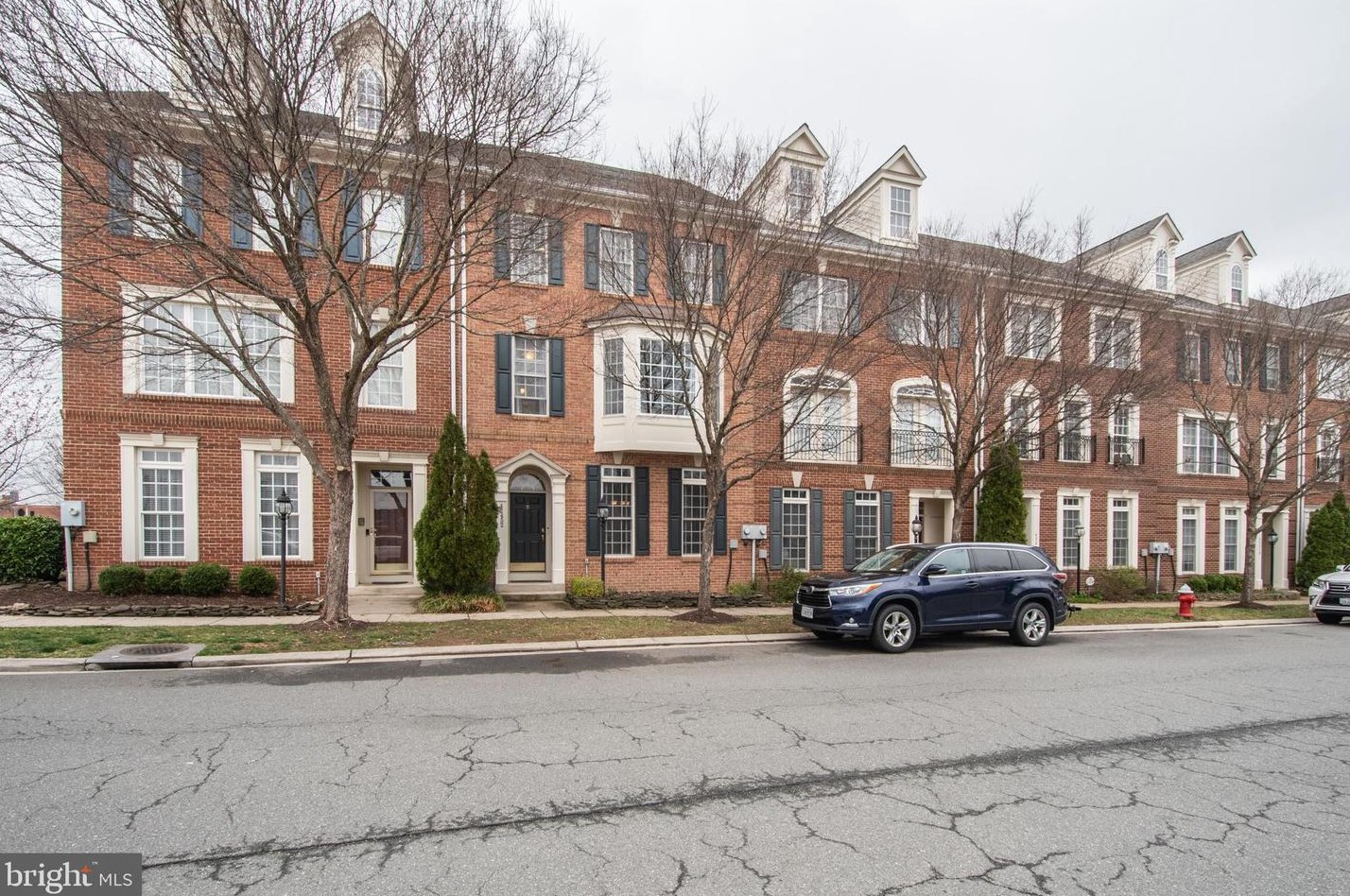 42452 Legacy Park Dr, Ashburn, VA 20148-5615