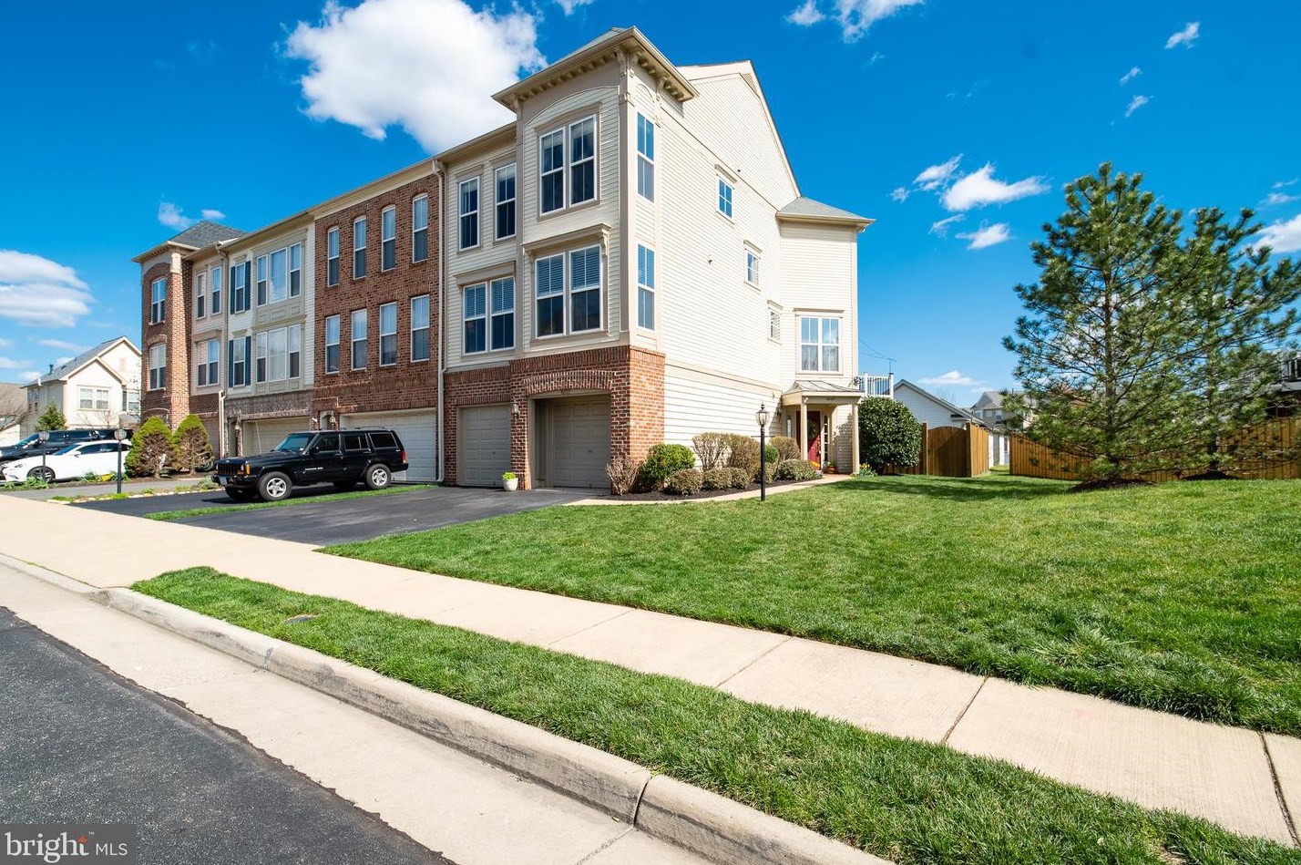 42717 Twinleaf Dr, Ashburn, VA 20148-7296