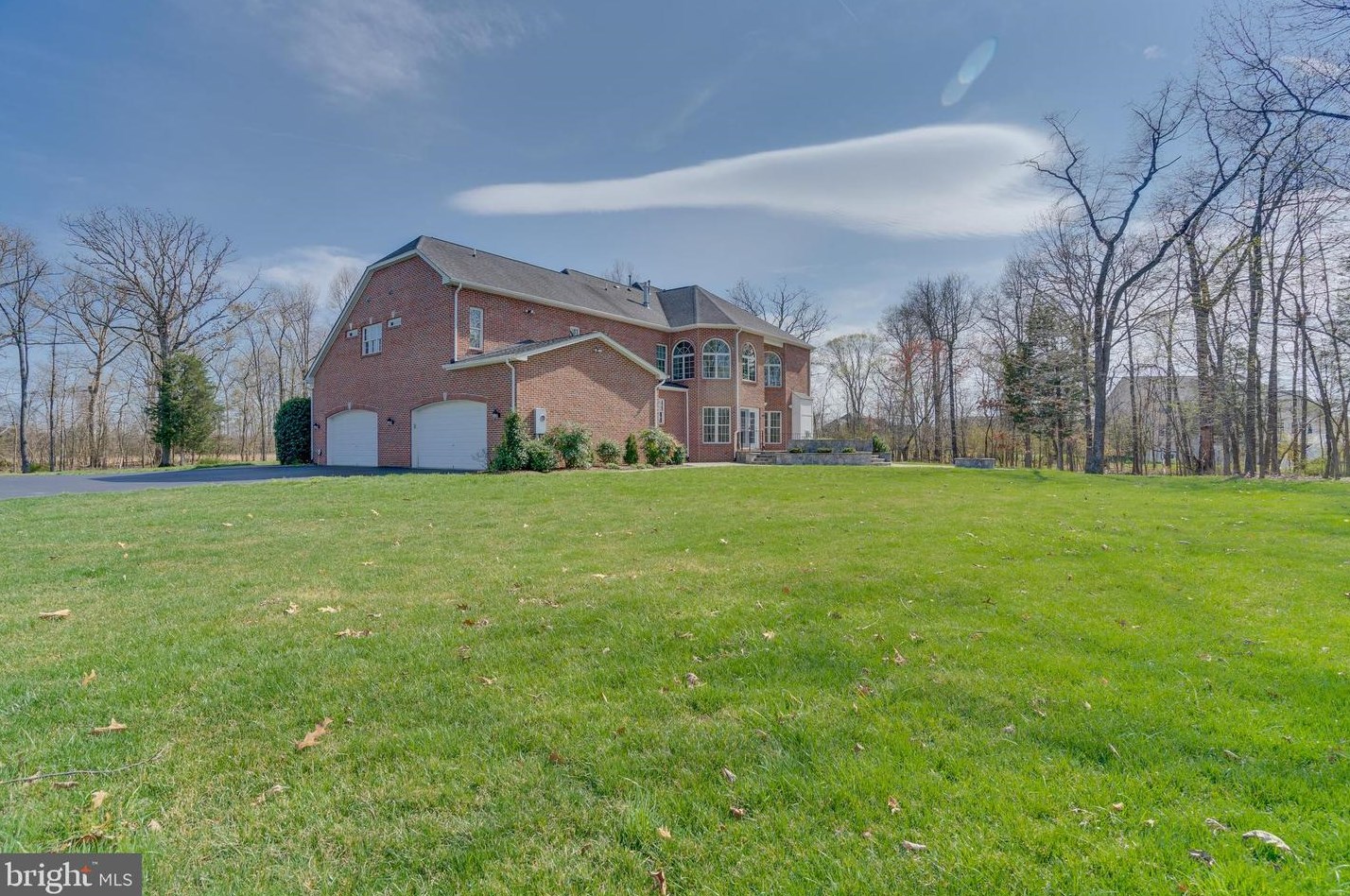 22441 Beaverdam Dr, Ashburn VA  20148-7333 exterior
